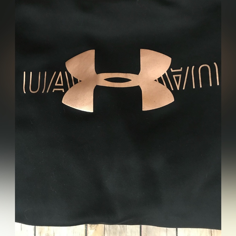 Under Armour sweatshirt 💛